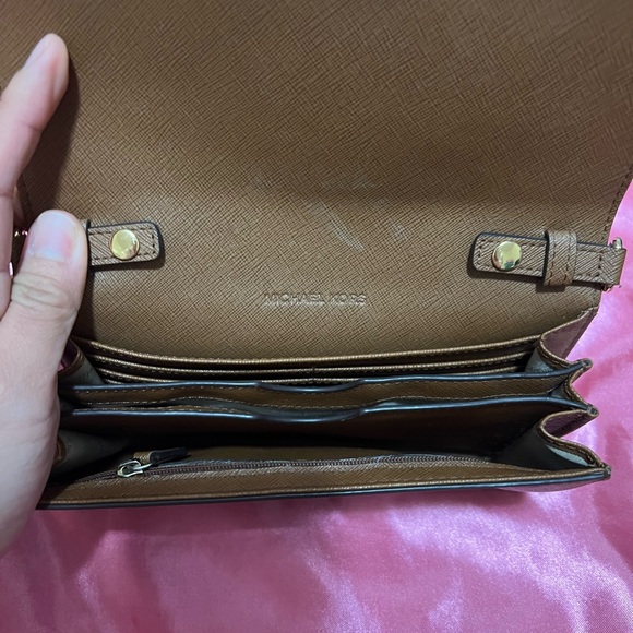 Michael Kors crossbody brown camel colour - Picture 3 of 7